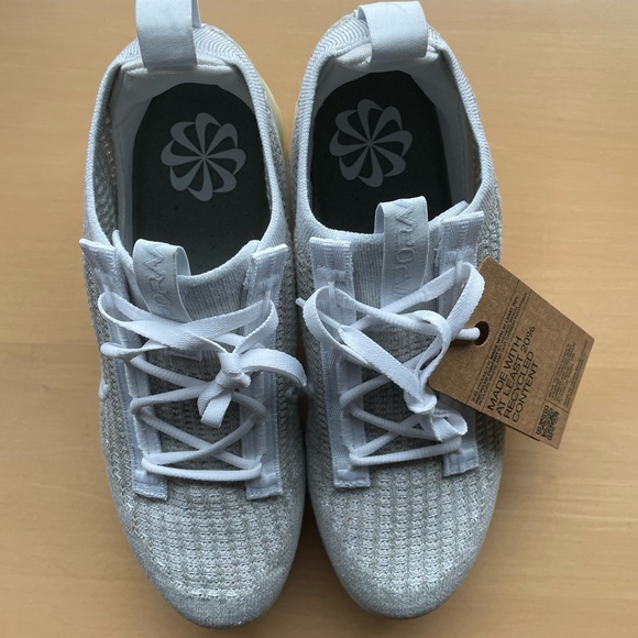 NIKE Air VaporMax Flyknit - Picture 6 of 8